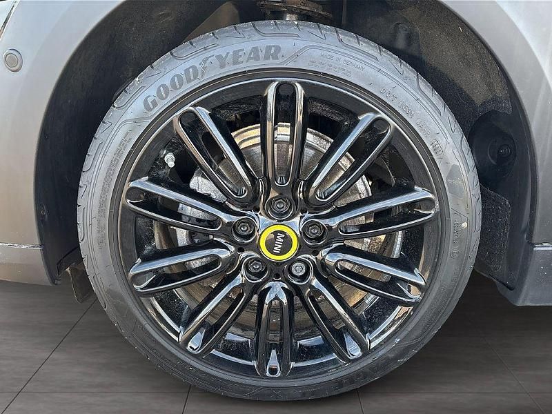 Gebraucht Mini Cooper SE Hatch 135 kW (184 PS) 2022 Grün Kleinwagen