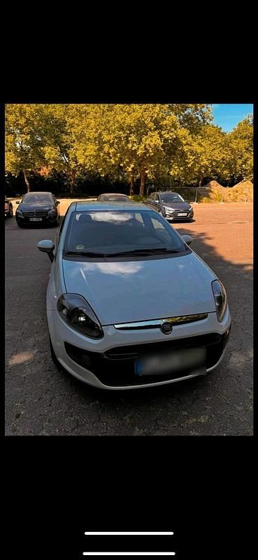 Weiß Gebraucht 2011 Fiat Punto Kleinwagen | 1.700 € (Guter Preis) - Bild 1/4