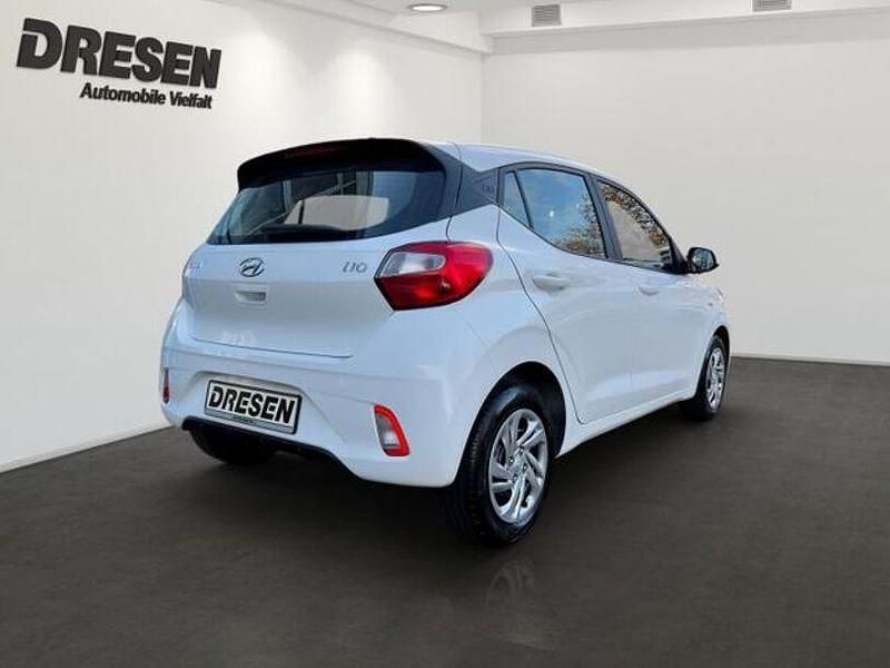 Gebraucht Hyundai i10 Select 67 PS (49 kW) 2023 Weiss Kleinwagen