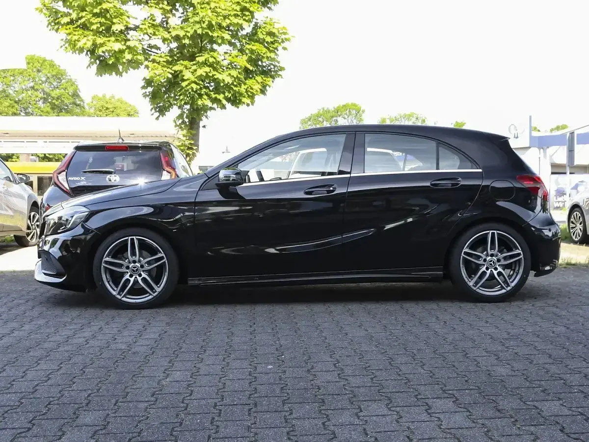 Gebraucht Mercedes A200 Sportline 156 PS (114 kW) 2017 Nachtschwarz  unilack Limousine