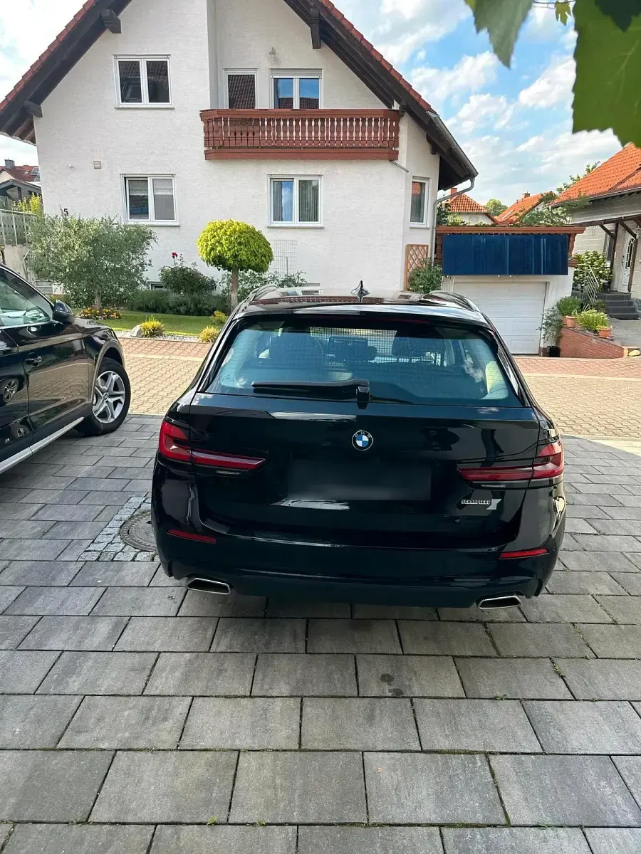 Gebraucht BMW 520 Sport Line 190 PS (139 kW) 2023 Schwarz Limousine