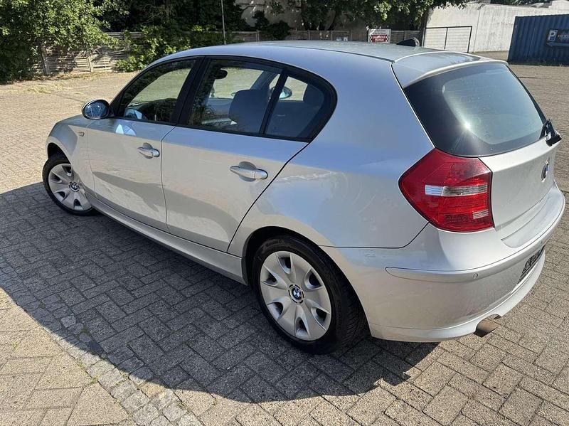 Gebraucht BMW 116 122 PS (89 kW) 2007 Titansilber metallic Kleinwagen