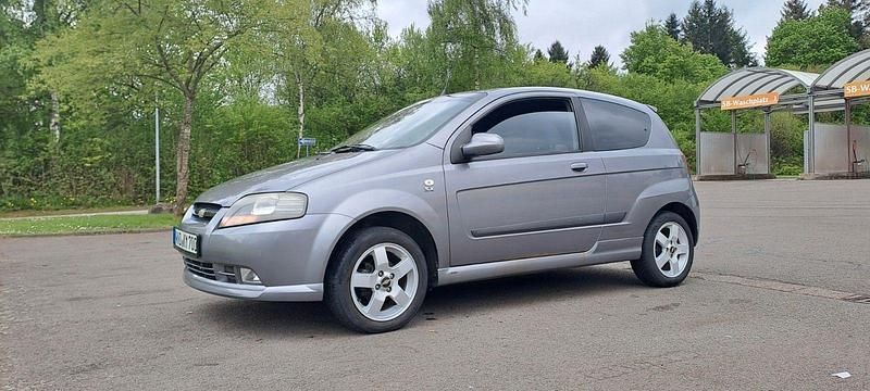 Grau Gebraucht 2005 Chevrolet Kalos SX Limousine | 1.600 € (Fairer Preis) - Bild 1/4