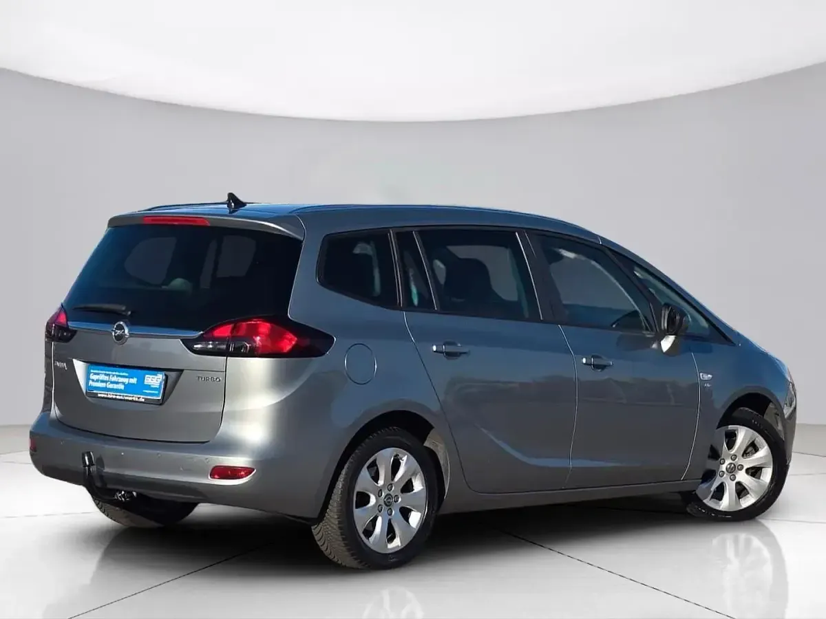 Gebraucht Opel Zafira Active 140 PS (102 kW) 2013 Silber Van / Kleinbus