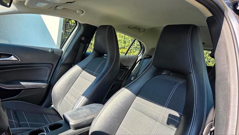 Usata Mercedes GLA200 135 CV (99 kW) 2015 Grigio SUV