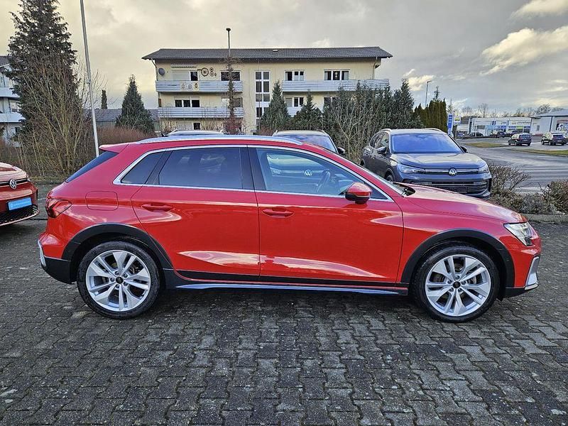 Gebraucht Audi A3 150 PS (110 kW) 2024 Rot Limousine