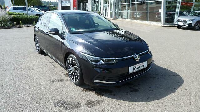Gebraucht VW Golf VIII Active 150 PS (110 kW) 2022 Schwarz Kleinwagen