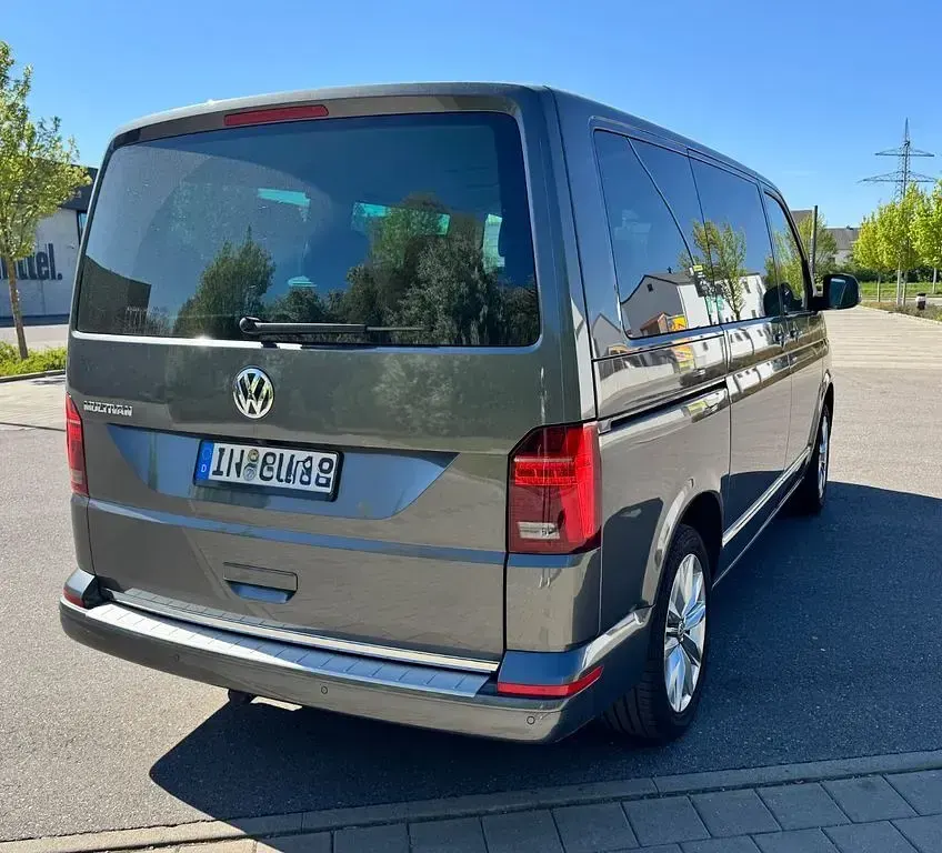 Second-hand VW Multivan 204 CP (150 kW) 2022 Gri Monovolum