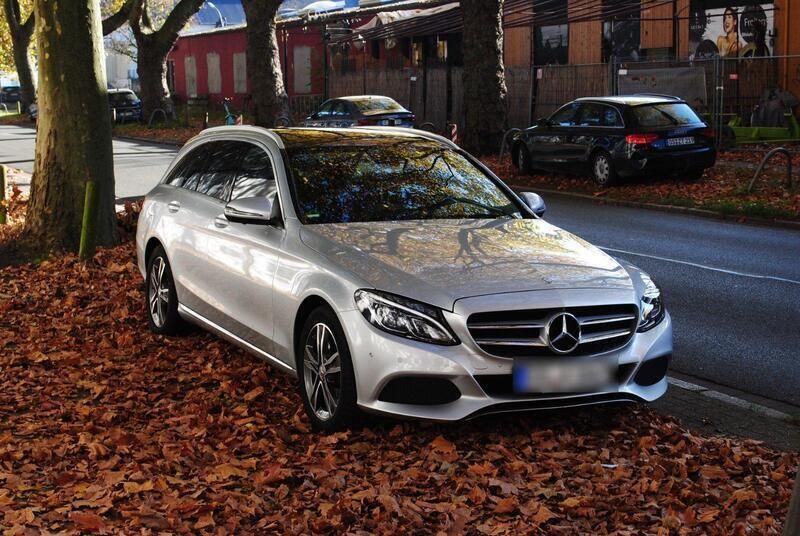 Silber Gebraucht 2015 Mercedes C180 Kombi | 12.500 € (Fairer Preis) - Bild 1/4