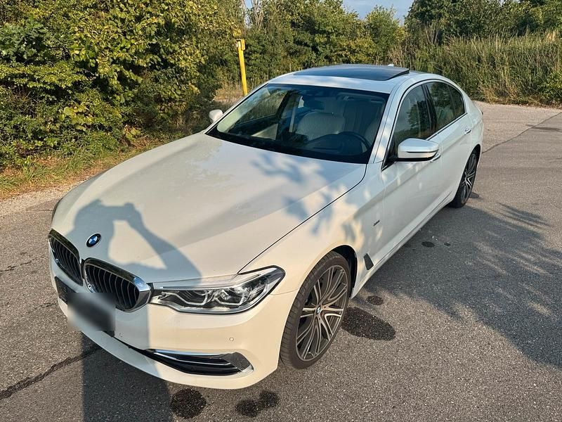 Weiß Gebraucht 2018 BMW 530 Luxury Line Limousine | 29.500 € (Etwas zu teuer) - Bild 1/4