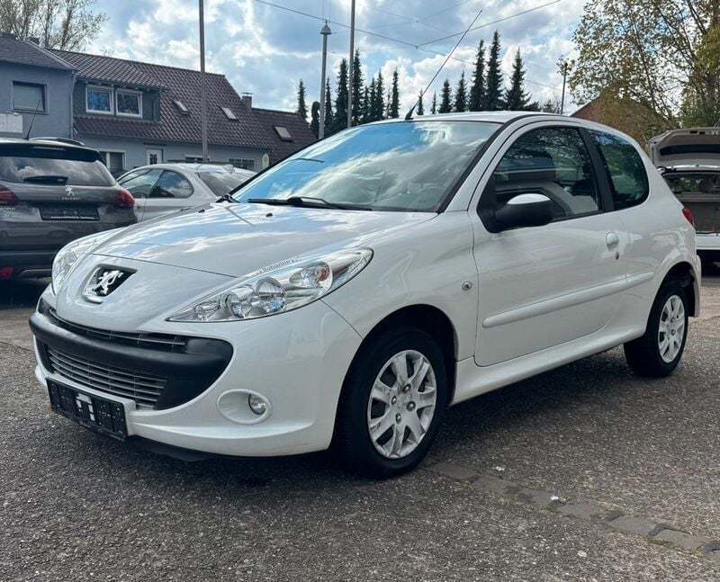 Weiß Gebraucht 2012 Peugeot 206+ Basis Kleinwagen | 2.500 € (Fairer Preis) - Bild 1/4