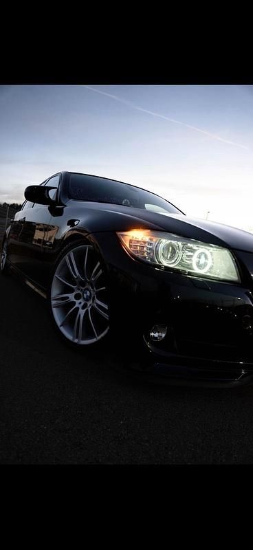 Gebraucht BMW 320 170 PS (125 kW) 2010 Schwarz Limousine