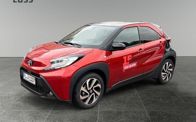 Rot Gebraucht 2025 Toyota Aygo Kleinwagen | 17.980 € (Fairer Preis) - Bild 1/4