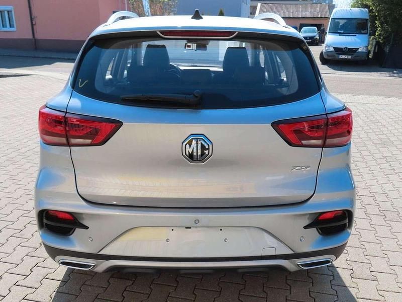 Neu MG ZS Luxury 106 PS (77 kW) 2025 Cosmicsilver Limousine