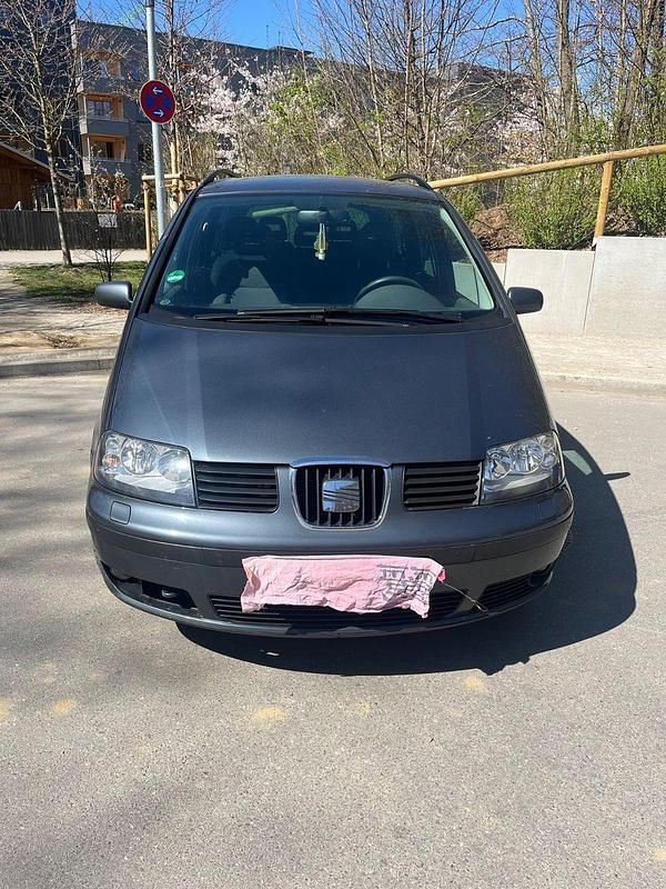 Grau Gebraucht 2007 Seat Alhambra Reference Van / Kleinbus | 5.200 € (Teuer) - Bild 1/4