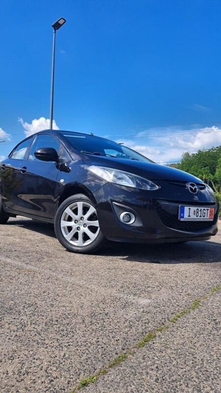 Braun Gebraucht 2011 Mazda 2 Kleinwagen | 3.790 € (Fairer Preis) - Bild 1/4