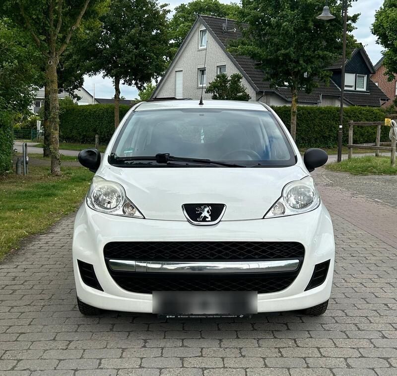 Weiß Gebraucht 2012 Peugeot 107 Kleinwagen | 2.490 € (Guter Preis) - Bild 1/4