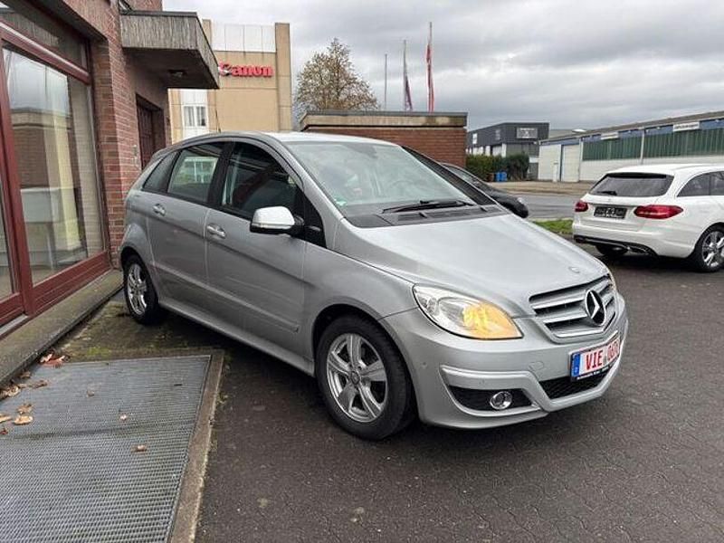 Gebraucht Mercedes B180 116 PS (85 kW) 2011 Grau Van / Kleinbus