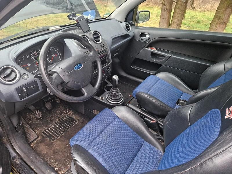 Gebraucht Ford Fiesta 70 PS (51 kW) 2006 Schwarz Kleinwagen