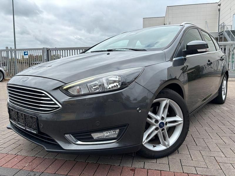 Grau Gebraucht 2017 Ford Focus Titanium Limousine | 4.999 € (Superpreis) - Bild 1/4