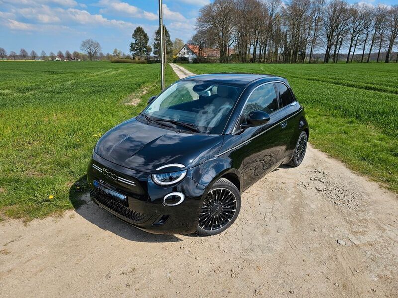 Schwarz Gebraucht 2022 Fiat 500e La Prima Kleinwagen | 20.990 € (Fairer Preis) - Bild 1/4