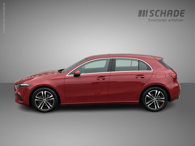 Gebraucht Mercedes A200 Progressive 163 PS (119 kW) 2023 Rot Limousine
