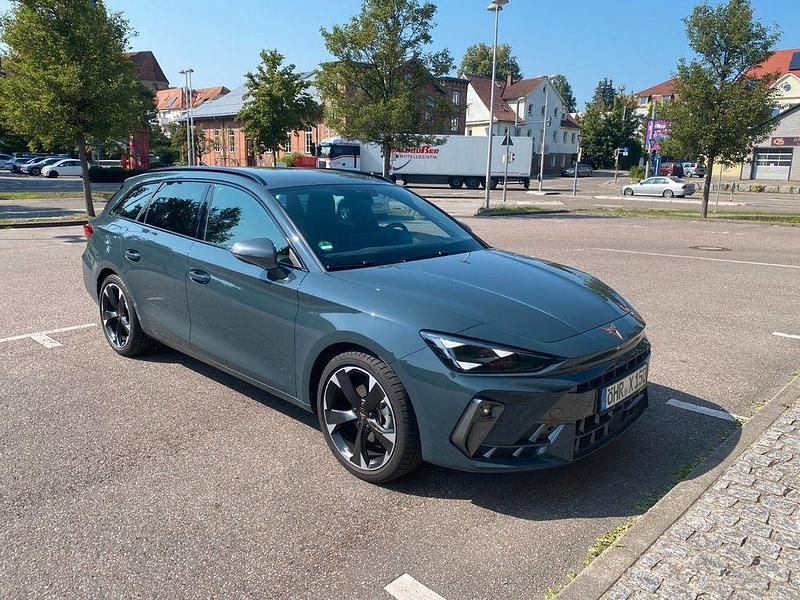 Blau Gebraucht 2024 Cupra Leon Kombi | 28.500 € (Guter Preis) - Bild 1/4