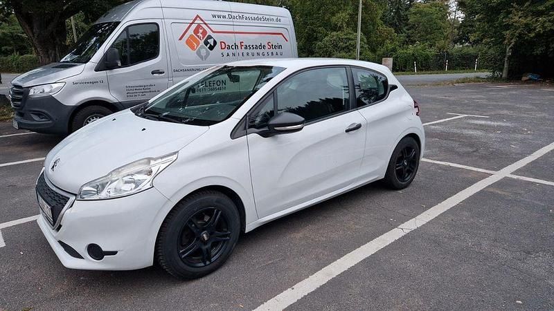 Gebraucht Peugeot 208 68 PS (50 kW) 2013 Weiß Kleinwagen