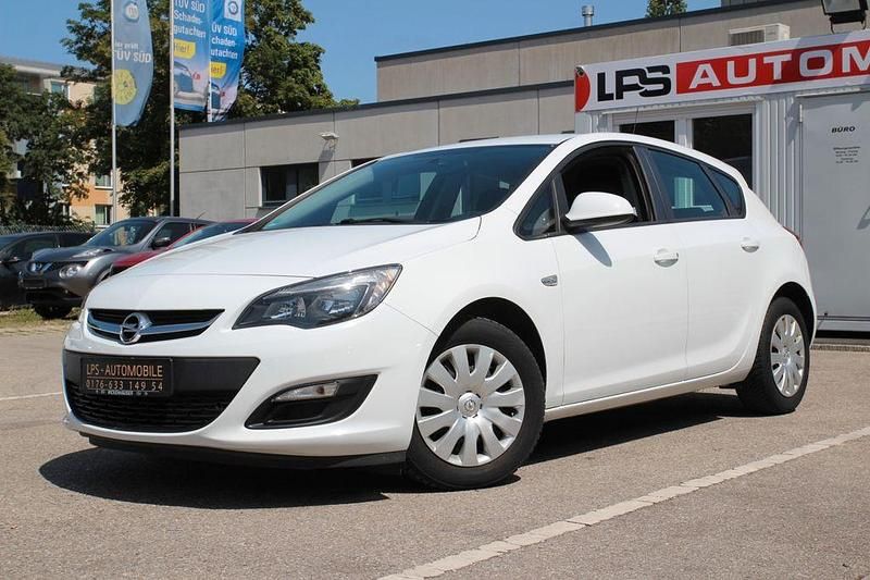 Weiß Gebraucht 2015 Opel Astra Selection Limousine | 6.490 € (Guter Preis) - Bild 1/4