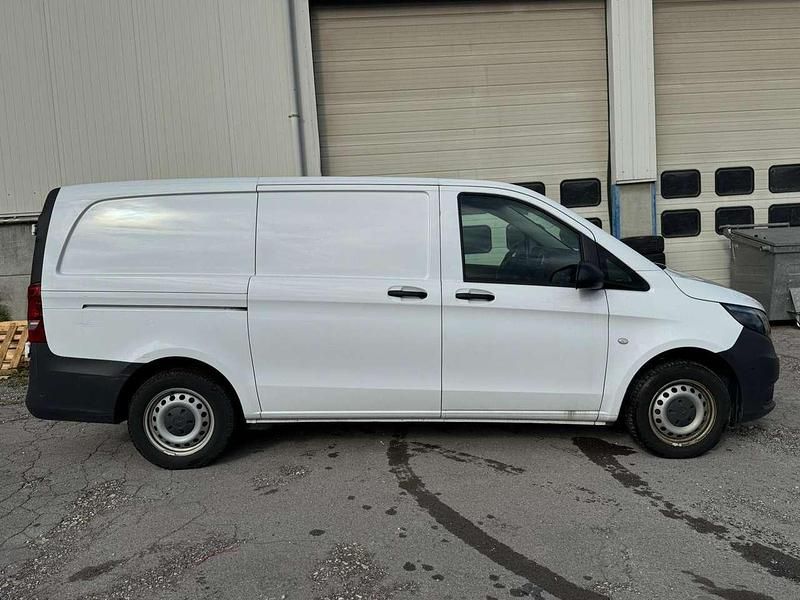 Second-hand Mercedes Vito 136 CP (100 kW) 2023 Alb Van