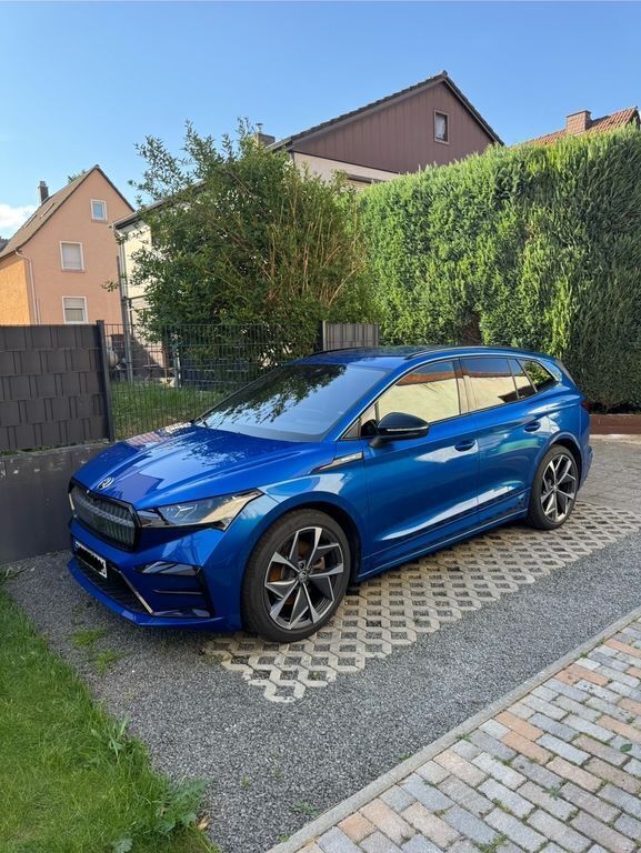 Blau Gebraucht 2023 Skoda Enyaq iV SportLine SUV | 38.990 € (Superpreis) - Bild 1/4