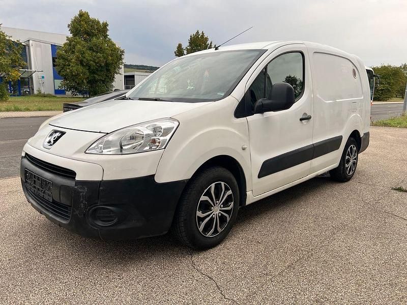Weiß Gebraucht 2011 Peugeot Partner Comfort Van / Kleinbus | 2.850 € (Fairer Preis) - Bild 1/4
