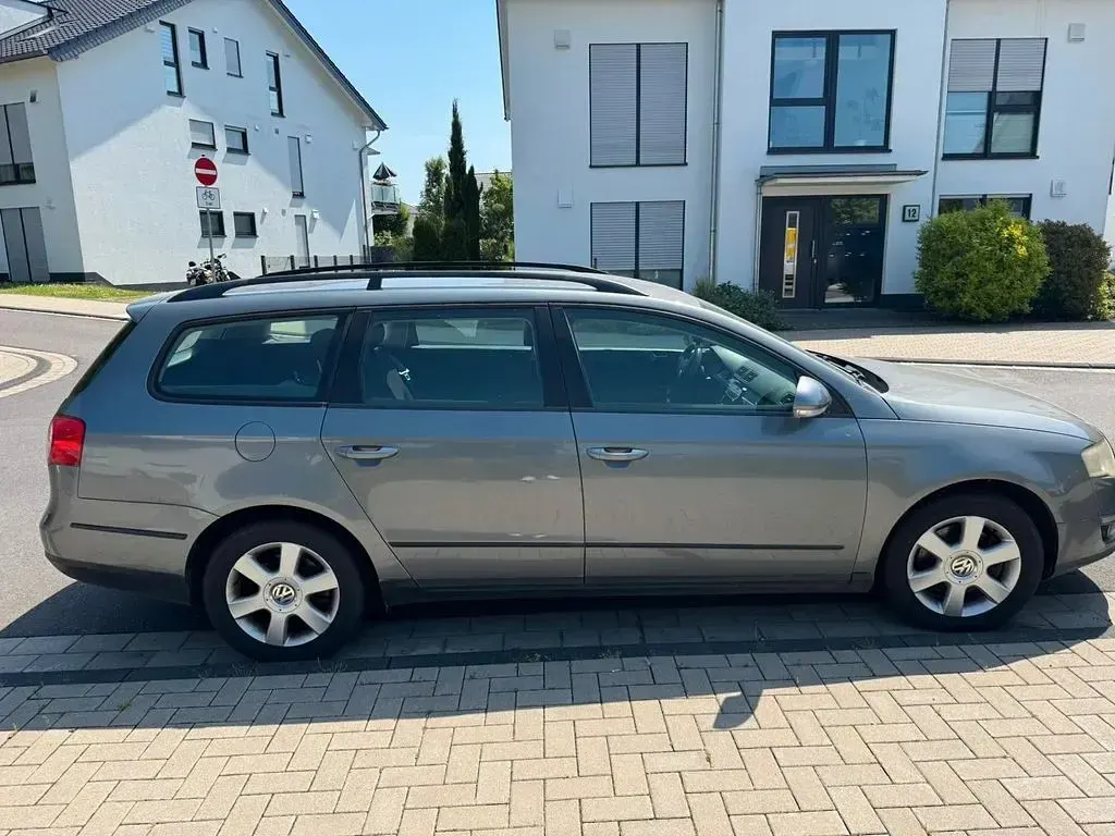 Gebraucht VW Passat 105 PS (77 kW) 2007 Grau Limousine