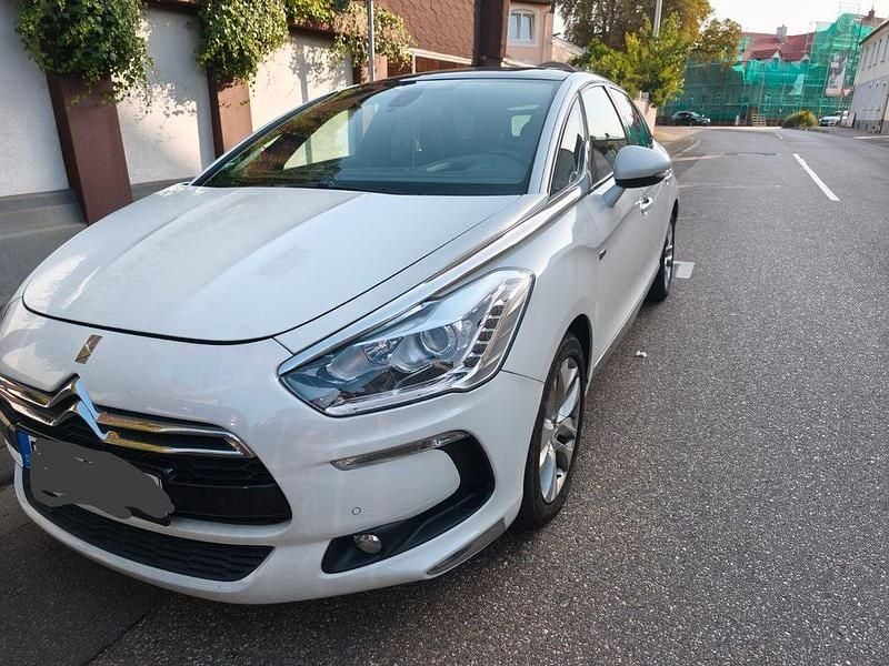 Weiß Gebraucht 2013 DS Automobiles DS5 So Chic Kleinwagen | 7.800 € - Bild 1/4