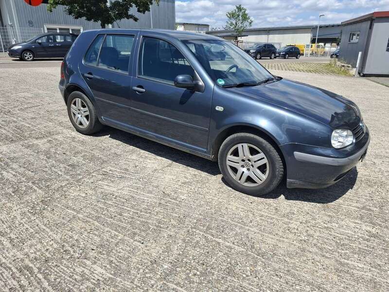 Grau Gebraucht 2002 VW Golf IV Comfortline Limousine | 399 € (Superpreis) - Bild 1/4