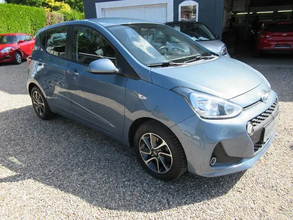 Gebraucht Hyundai i10 Trend 87 PS (63 kW) 2017 Grau Kleinwagen