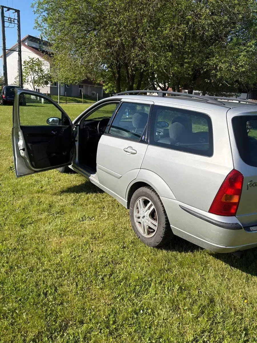 Gebraucht Ford Focus Ghia 101 PS (74 kW) 2004 Schwarz Kombi