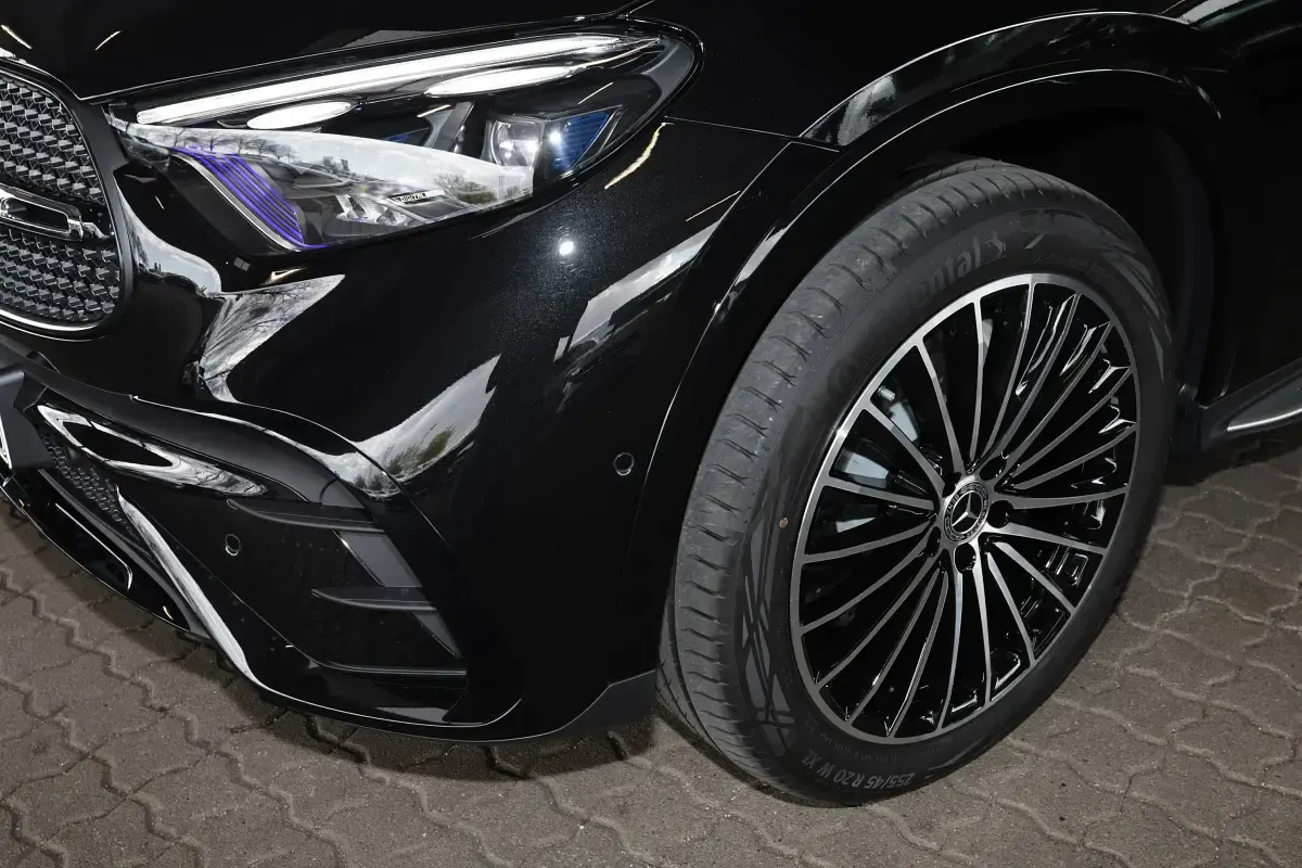 Gebraucht Mercedes GLC220 AMG 197 PS (144 kW) 2026 Metalliclack obsidianschwarz met SUV