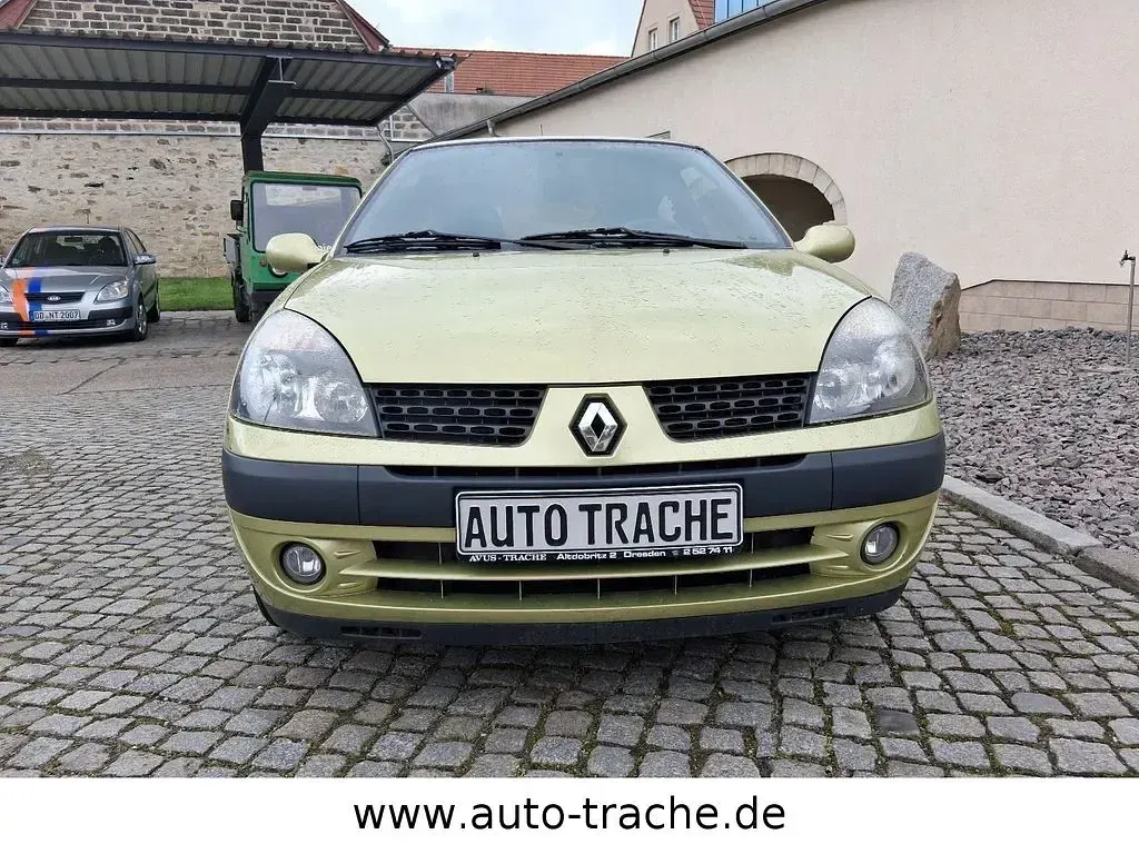 Używany Renault Clio II 75 KM (55 kW) 2003 Żółty Sedan/Limuzyna