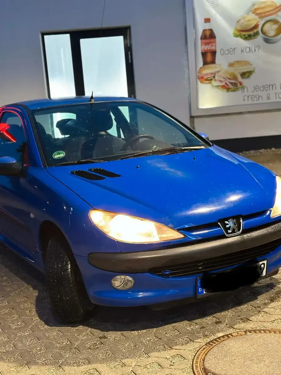 Używany Peugeot 206 75 KM (55 kW) 2000 Niebieski Hatchback