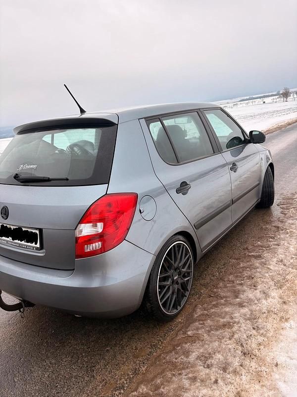 Gebraucht Skoda Fabia 70 PS (51 kW) 2012 Grau Limousine