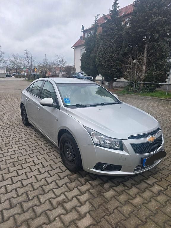 Gebraucht Chevrolet Cruze LS 124 PS (91 kW) 2010 Silber Limousine