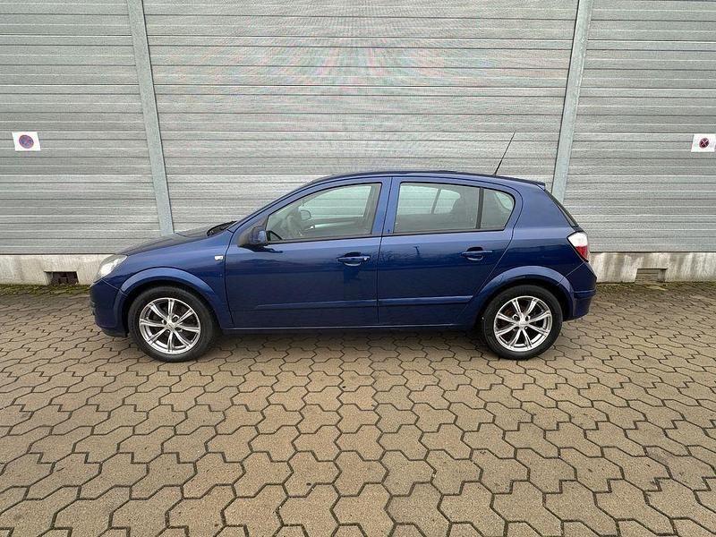 Gebraucht Opel Astra Edition 105 PS (77 kW) 2006 Blau Limousine