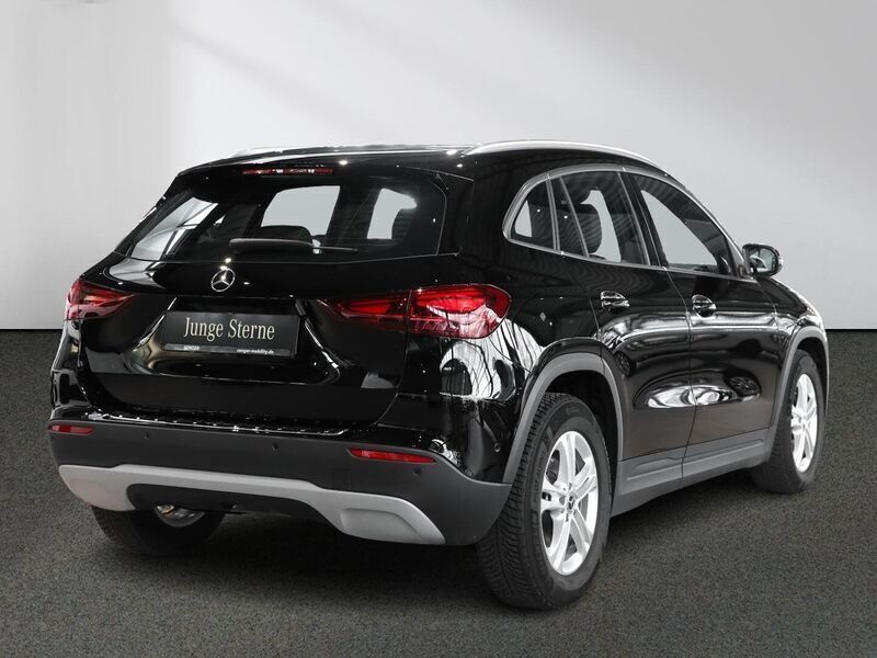 Gebraucht Mercedes GLA200 163 PS (119 kW) 2024 Schwarz SUV