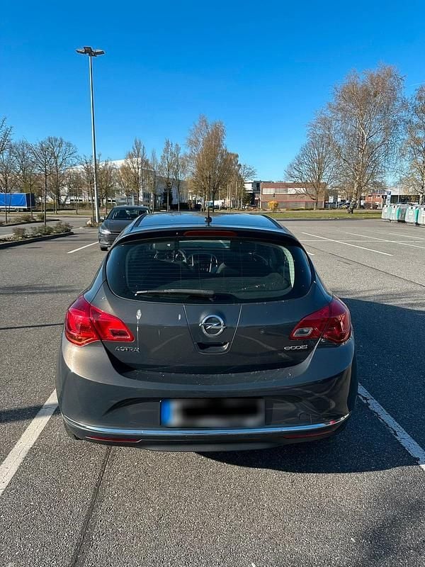 Usata Opel Astra 101 CV (74 kW) 2013 Andere farben Berlina