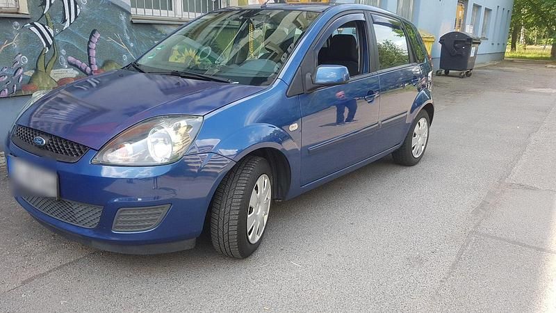 Blau Gebraucht 2007 Ford Fiesta Kleinwagen | 3.299 € (Teuer) - Bild 1/4