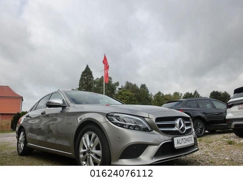 Silber Gebraucht 2020 Mercedes C180 Limousine | 22.990 € (Superpreis) - Bild 1/4
