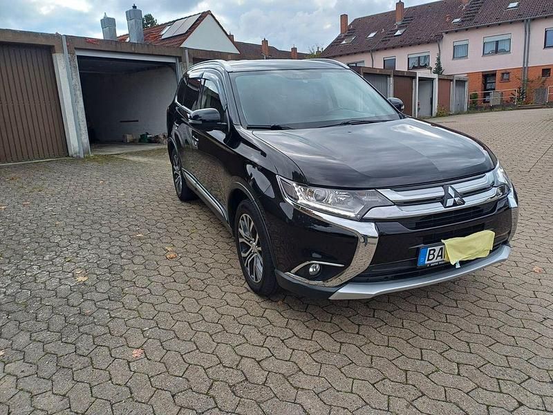 Gebraucht Mitsubishi Outlander Plus 150 PS (110 kW) 2016 Schwarz SUV