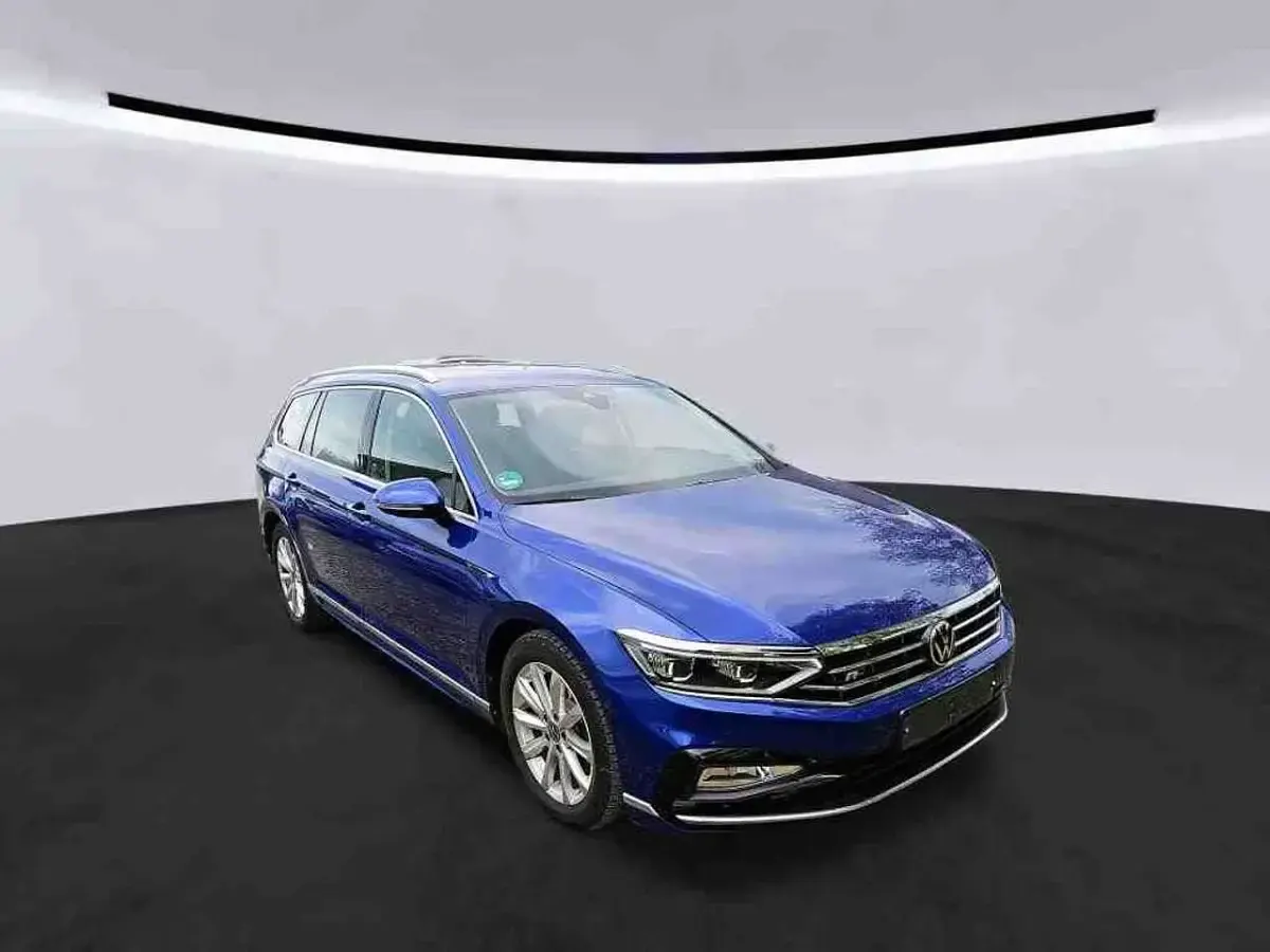 Gebraucht VW Passat R-line 150 PS (110 kW) 2023 Blau Kombi