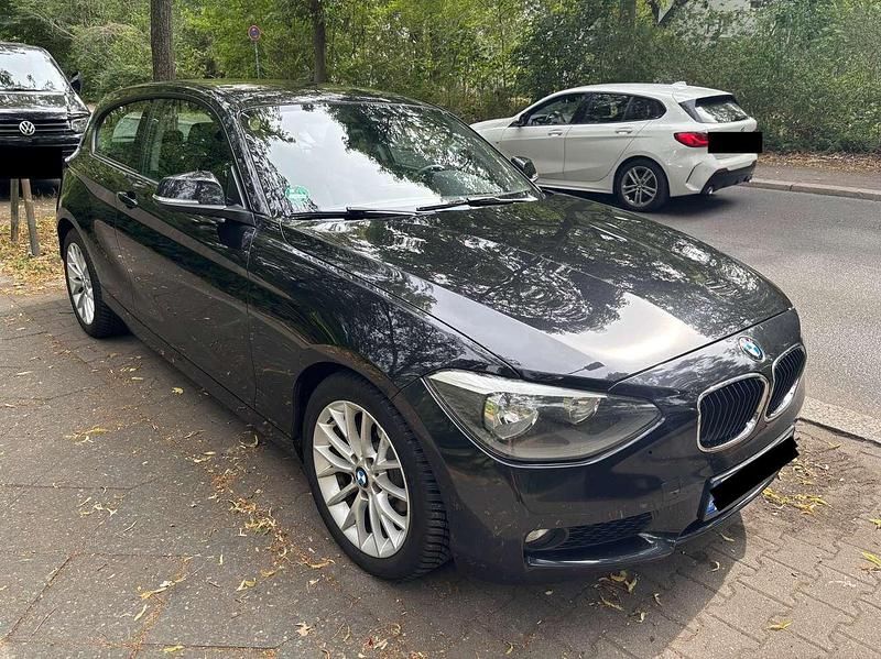 Schwarz Gebraucht 2013 BMW 118 Coupé Comfort Edition Coupé | 8.400 € (Fairer Preis) - Bild 1/4